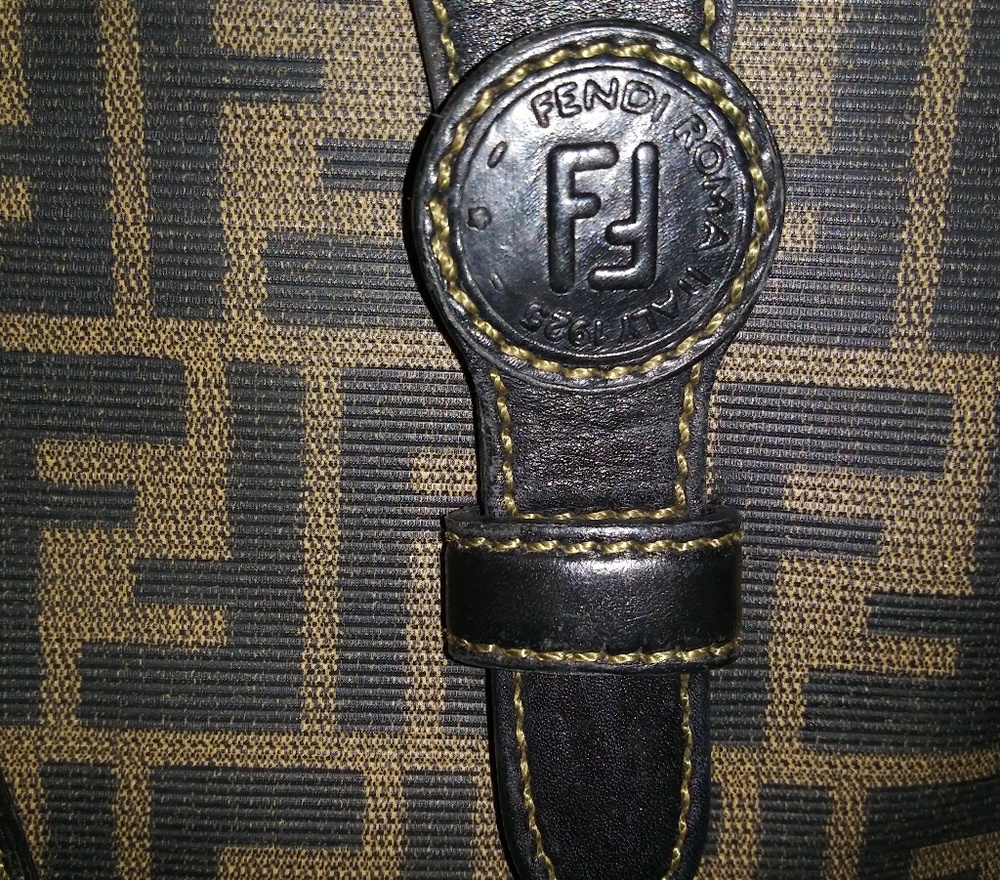 SOLD! Fendi Bucket Bag. Authentic EUC Large! - Picture 3 of 8